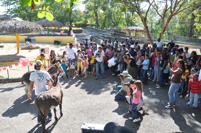 RAMÓN, NIÑA, DOS BURROS SE CASARON EN ZOODOM 