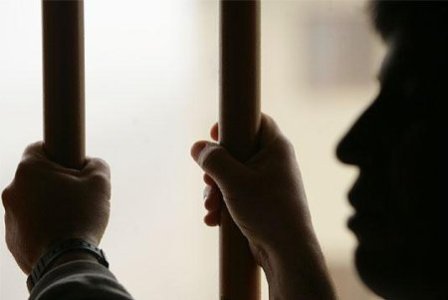 APRESAN HAITIANOS ROBANDO CARGAMENTO CEMENTO