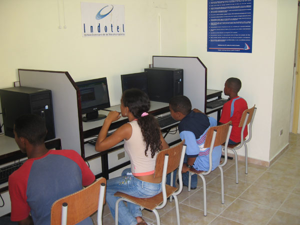 CENTRO INTERNET NO FUNCIONA EN MONTELLANO; INSTALACIÓN CARECE BANCO BATERÍAS