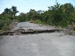 PUENTE SOBRE RÍO DURÁN A PUNTO COLAPSAR