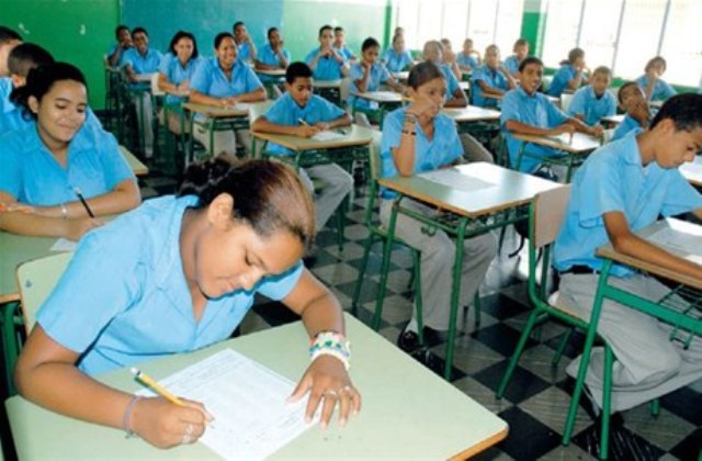 ESTUDIANTES LOGRAN PASAR PRUEBAS NACIONALES