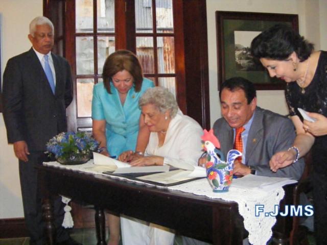 PARLACEN, SOCIEDAD RENOVACIÓN FIRMAN ACUERDOS MUTUOS