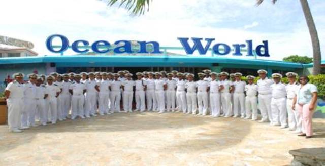 GUARDIAMARINAS VISITAN PARQUE TEMÁTICO OCEAN WORLD