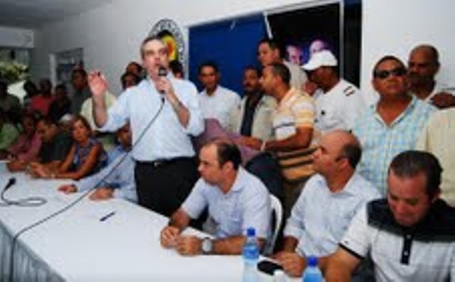 ABINADER ABOGA CONSTRUCCIÓN TERMINALES TURÍSTICA, CARGA EN PUERTO PLATA
