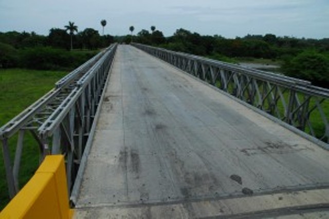 PRESIDENTE FERNÁNDEZ DEJARÁ APERTURADOS PUENTES EN PUERTO PLATA