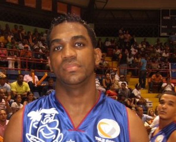 HURACANES DEL ATLÁNTICO FIRMAN JUGADOR MARLON MARTÍNEZ