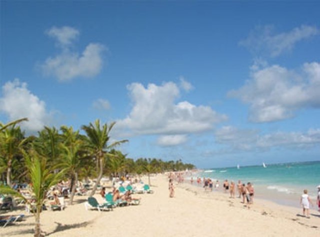 BAJA TASA CRECIMIENTO TURISTAS REPÚBLICA DOMINICANA