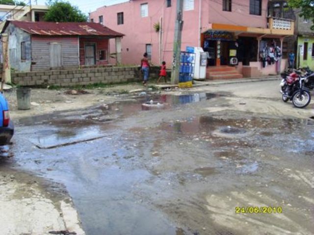 SOLICITAN ARREGLOS CALLES URBANIZACIÓN GENERAL GREGORIO LUPERÒN