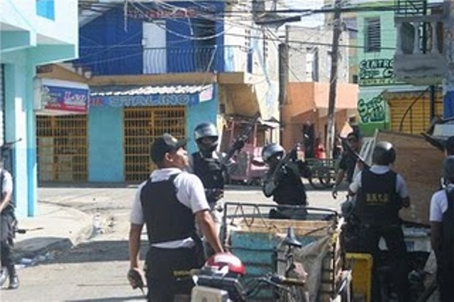 AGENTES DNCD OCUPAN SECTOR VISTA BELLA  EN SAN MARCOS