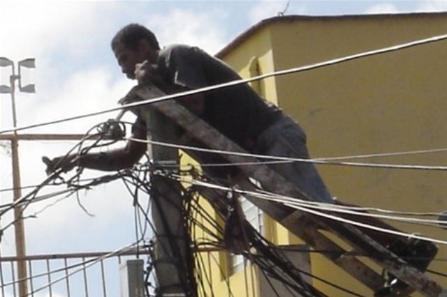 SOMETEN JUSTICIA VARIAS PERSONAS COMETEN FRAUDE ELÉCTRICO