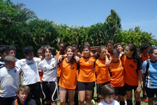 CELEBRAN TORNEO  FÚTBOL EN PLAYA DORADA