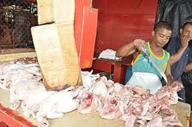PRODUCTORES DISPONEN ALZAS VENTA LIBRAS POLLO