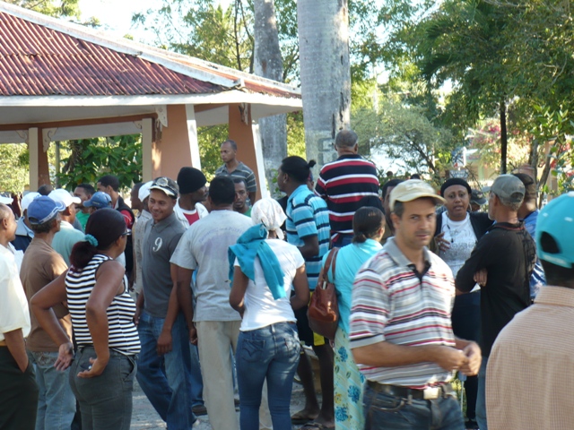 SUSPENDEN CONVENCIÓN PRD; DESCONOCIDOS ROBAN MATERIALES ELECCIONES