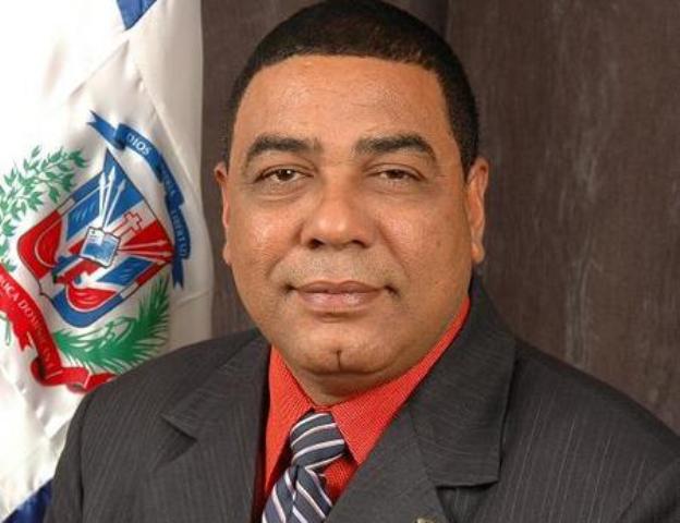 DIPUTADO PELEDEÍSTA DENUNCIA MINISTRO AGRICULTURA ENTREGA DATOS FALSOS LEONEL FERNÁNDEZ