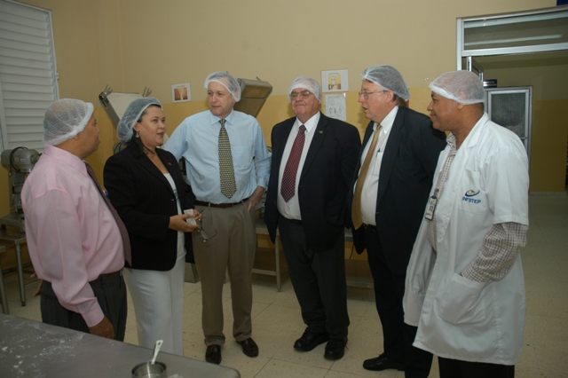 COMISIÓN FUNCIONARIOS ESTADOS UNIDOS VISITAN INSTALACIONES INFOTEP