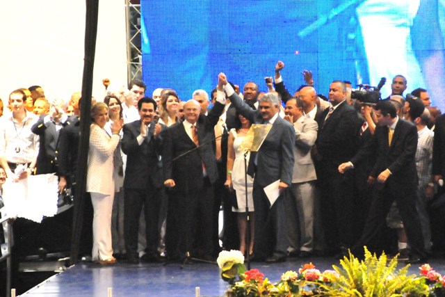 ASAMBLEA PROCLAMA HIPÓLITO MEJÍA CANDIDATO PRESIDENCIAL PRD