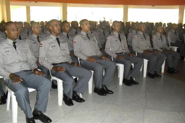 JEFE CIBAO CENTRAL CUESTIONA POBLACIÓN QUIERA POLICÍAS PERFECTOS