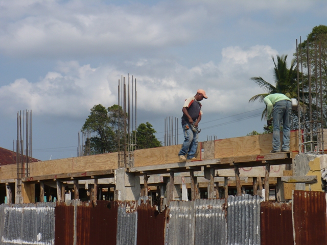 AVANZAN TRABAJOS CONSTRUCCIÓN NUEVO MERCADO MUNICIPIO IMBERT