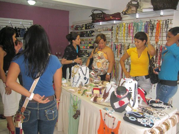 DISEÑADORA ACCESORIOS KARINA GARCÍA PRESENTA COLECCIÓN “ZENIT”