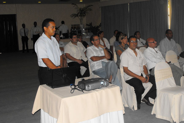 HOTELEROS PONEN CIRCULACIÓN GUÍA TURÍSTICA  PLAYA DORADA