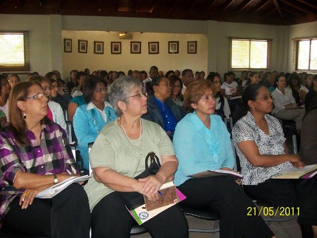 UAPA, MINISTERIO LA MUJER REALIZAN COLOQUIO VIOLENCIA INTRAFAMILIAR