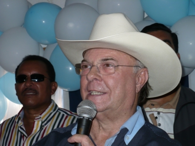HIPÓLITO MEJÍA ACUSA GOBIERNO QUEBRAR PRODUCTORES AGRÍCOLAS
