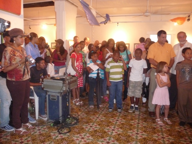 REHABILITACIÓN INAUGURA MUESTRA BENÉFICA: “HUELLAS DE LA INOCENCIA” 