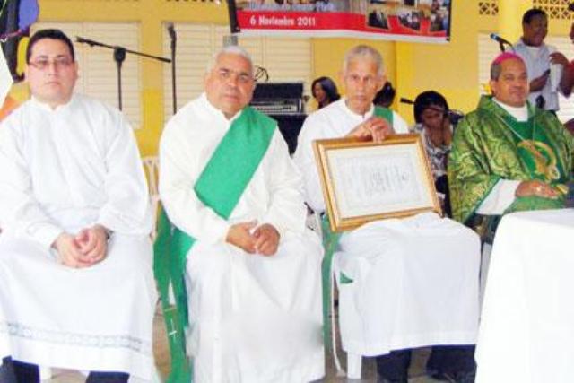 OBISPO CORNIELLE AMARO ENCABEZA ACTOS RELIGIOSOS DIOCESANOS