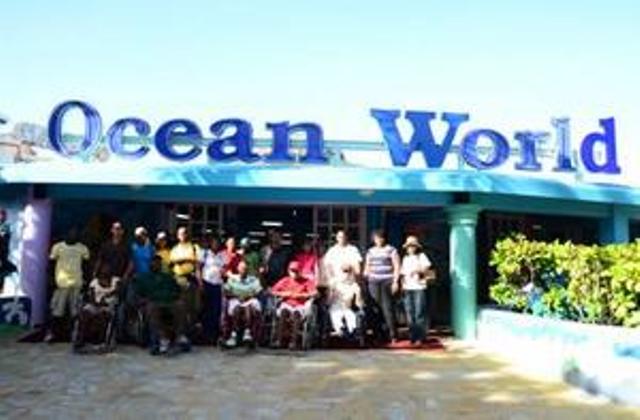 DISCAPACITADOS RECORREN  INSTALACIONES OCEAN WORLD 