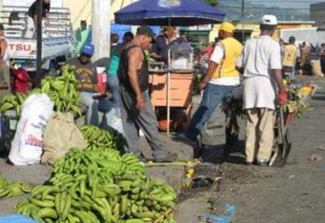 PRODUCTOS AGRÍCOLAS ABUNDAN MERCADO PÚBLICO