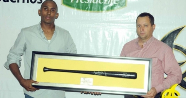 ESCOGEN ARIAS, LINARDO PELOTEROS ESTRELLA DE LA SEMANA