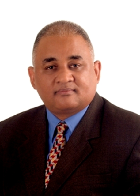 EL “PADRE” DE LA HUÉRFANA