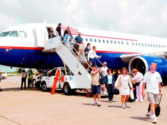 TURISTAS GENERAN US$100.0 MILLONES REPÚBLICA DOMINICANA