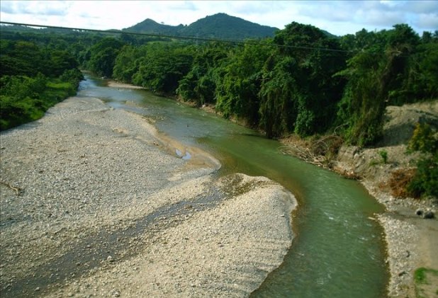 FAMILIAS TEMEN DESAPARECER CONSTANTE CRECIDA RÍO BAJABONICO
