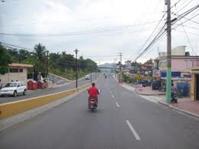 DESCONOCIDOS ROBAN LÁMPARAS AVENIDA ENTRADA PUERTO PLATA