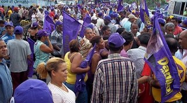 PELEDEÍSTAS PROMUEVEN CANDIDATO DANILO MEDINA