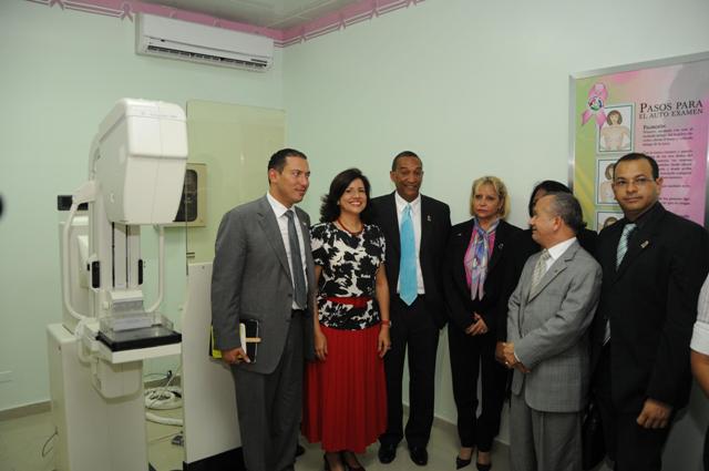 PRIMERA DAMA ENTREGA MAMÓGRAFO HOSPITAL LA VEGA