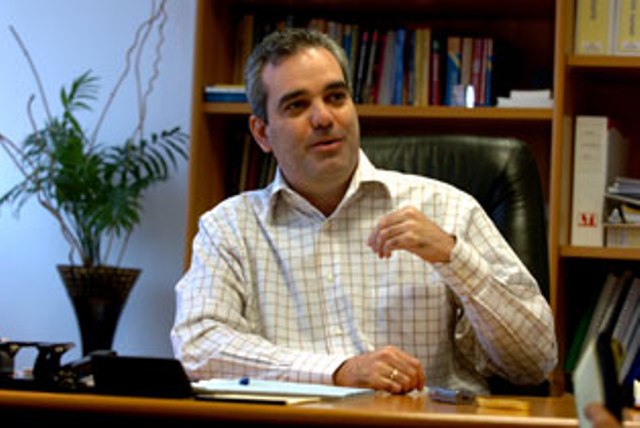 LUIS ABINADER DESCRIBE PLANES SECTOR VIVIENDA