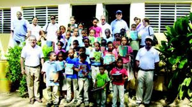 CLUB ROTARIO REALIZA DONATIVO ESCUELA DISTRITO MAIMÓN