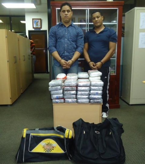 APRESAN JÓVENES PUERTO PLATA MANEJAN CARGAMENTO DROGAS NISIBÓN-MICHES