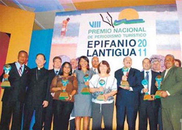 ARISMENDY CALDERÓN GANA PREMIO NACIONAL PERIODISMO TURÍSTICO