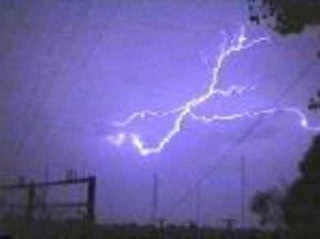 TORMENTA ELÉCTRICA DAÑA EQUIPOS EMISORAS OPERAN LOMA ISABEL DE TORRES