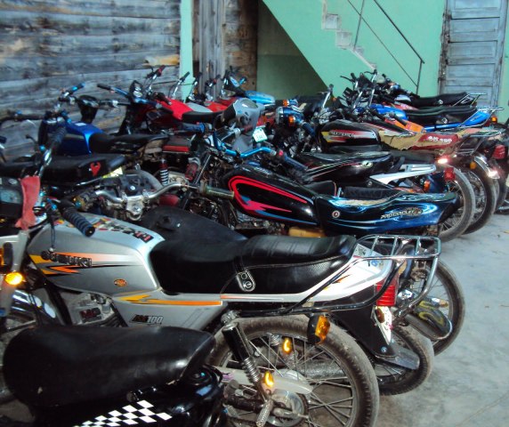 POLICIA RETIENE DECENAS MOTOCICLETAS MEDIANTE OPERATIVOS 