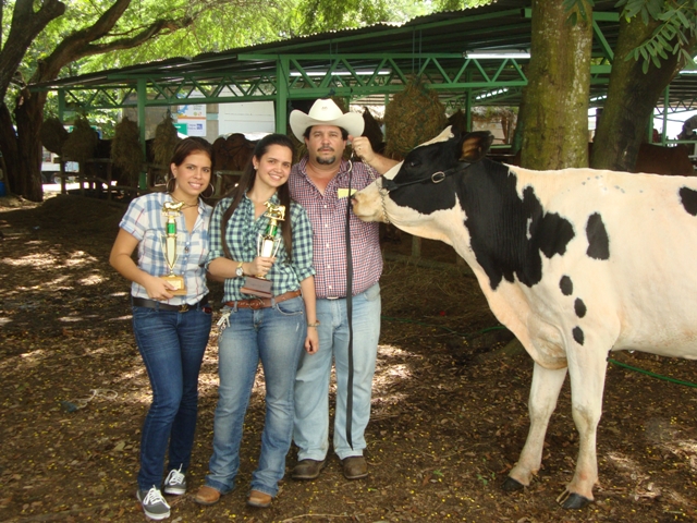 GANADERO MILTON NÚÑEZ REDONDO GANA COMPETENCIA EN SANTIAGO
