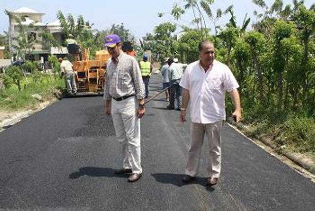 OBRAS PÚBLICAS REINICIA ASFALTADO CALLES SECTOR LOS MAESTROS