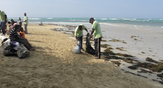 BRIGADAS MEDIO AMBIENTE RECOLECTAN MILES FUNDAS DESPERDICIOS PLAYAS, BALNEARIOS