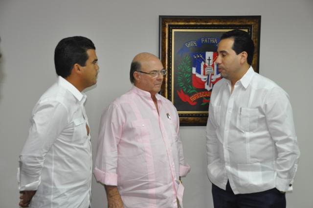 HIPÓLITO MEJÍA RECIBE RESPALDO CRONISTA DEPORTIVO ALBERTO RODRÍGUEZ