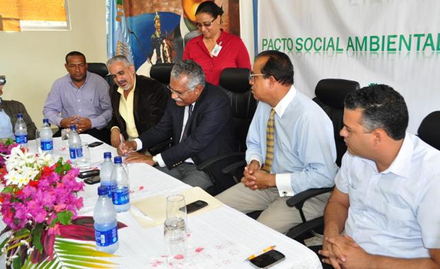 FIRMAN PACTO SOCIAL AMBIENTAL EN SAMANÁ