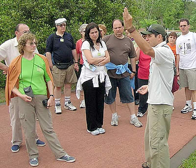 Guías piratas asedian turistas llegan Samaná