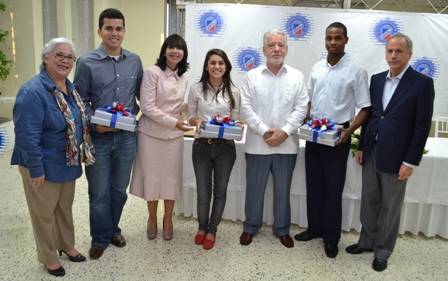Fundación Brugal Entrega Premio Excelencia Académica
